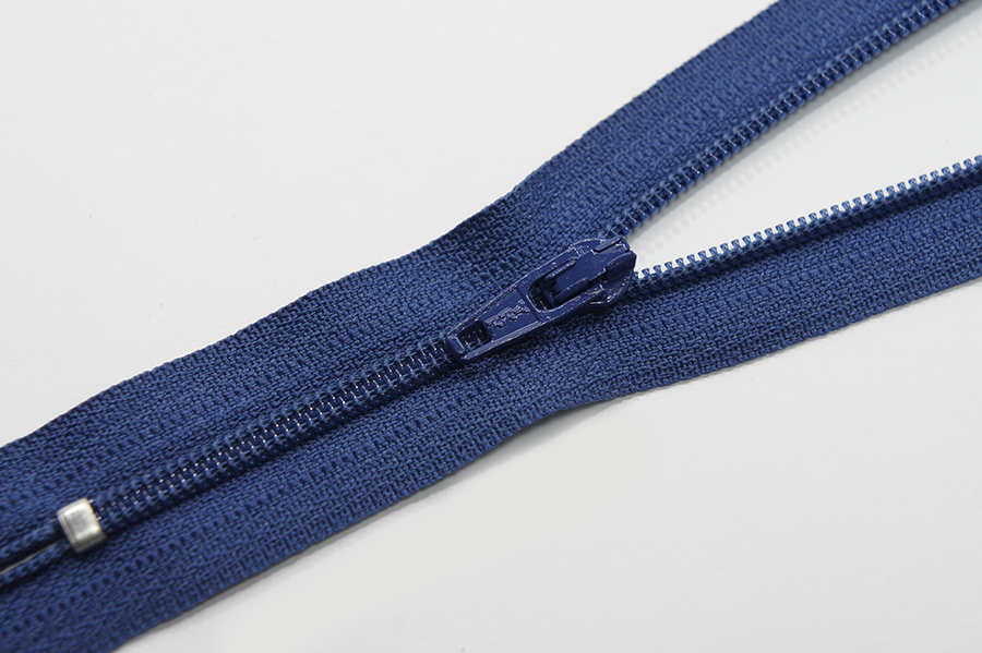 Блискавка YKK Тип 3 синій темний 18 см CFC-18-388-DA