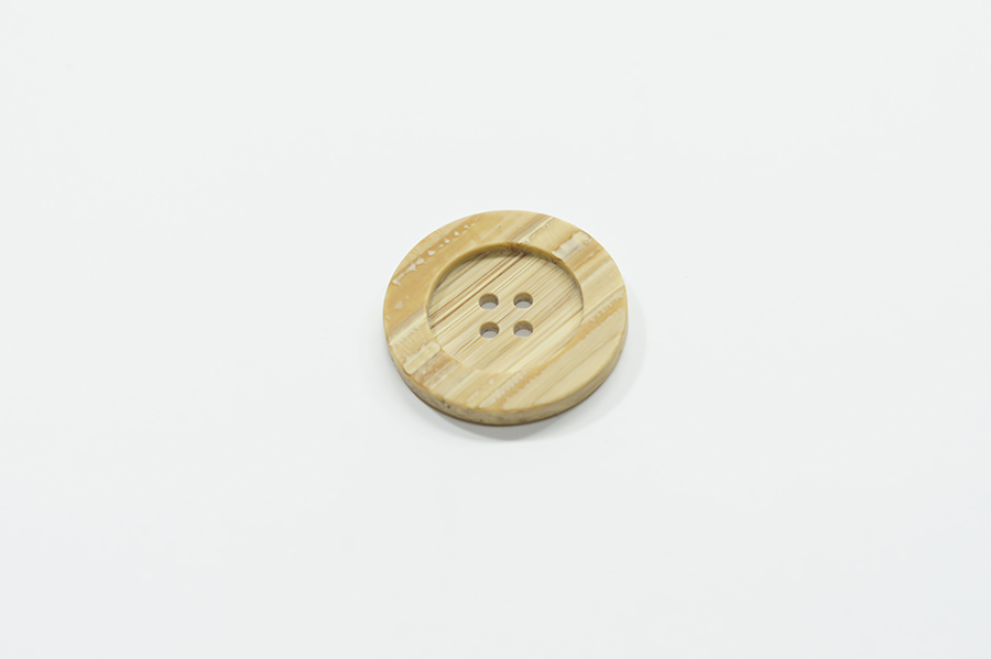 Гудзик 28 мм Mertbutton 4 отвори під дерево дерево світле