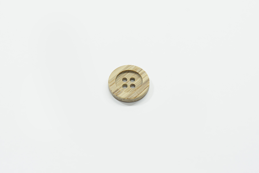 Гудзик 18 мм Mertbutton 4 отвори під дерево дерево темне