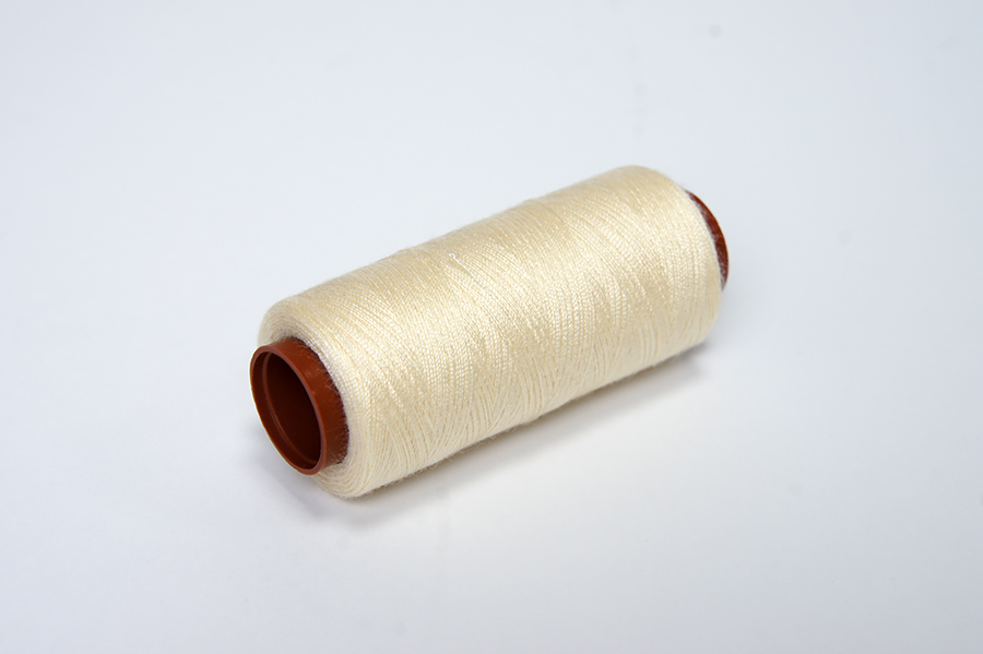 Нитки швейні 45S/2 Barva поліестер 100% молочний яскравий 300 м 1011