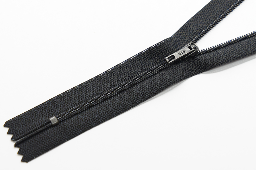 Блискавка Тип 4 чорний 18 см