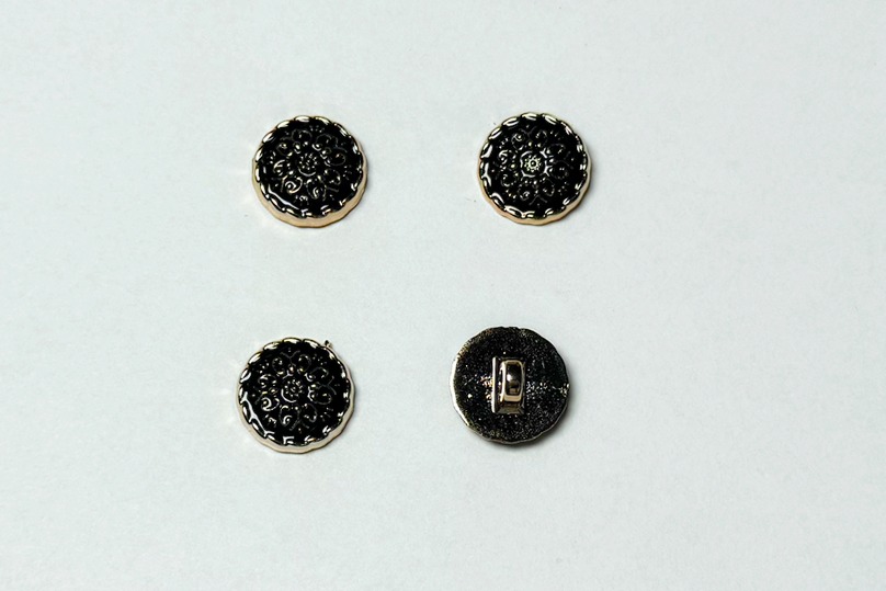 Гудзик на ніжці 15 мм Mertbutton металізований чорний BR-652-24-000/gold