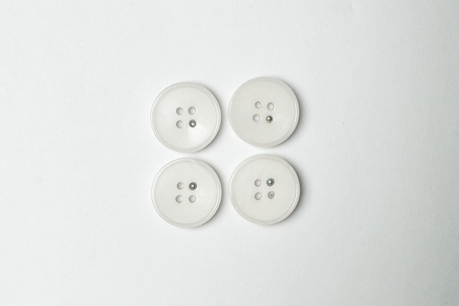 Гудзик 20 мм Mertbutton 4 отвори класичний рожевий молочний