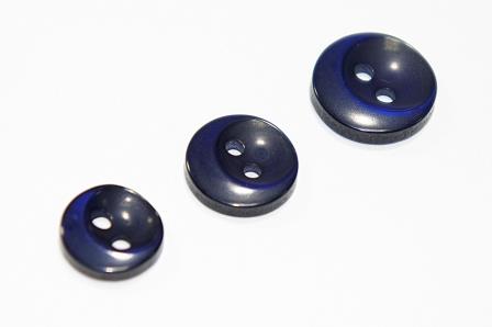 Гудзик 15 мм Mertbutton 2 отвори перламутр синій темний 4012
