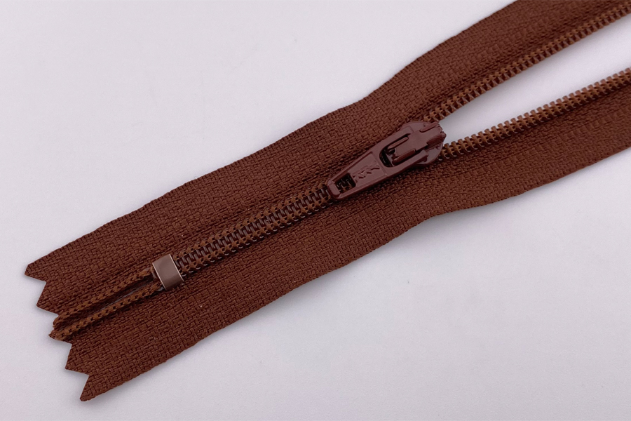 Блискавка YKK Тип 3 коричневий 18 см CFC-18-331-DA