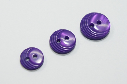 Гудзик 15 мм Mertbutton 2 отвори перламутр фіолетовий яскравий 4013