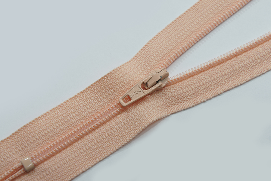Блискавка YKK Тип 3 персиковий 18 см CFC-18-521-DA
