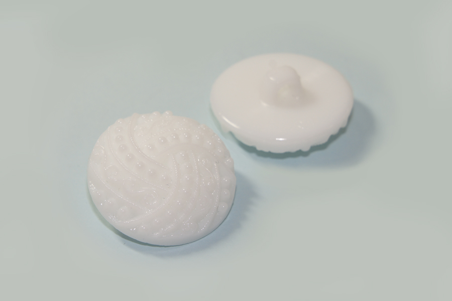 Гудзик на ніжці 32 мм Mertbutton фактурний білий 16-04-48-999