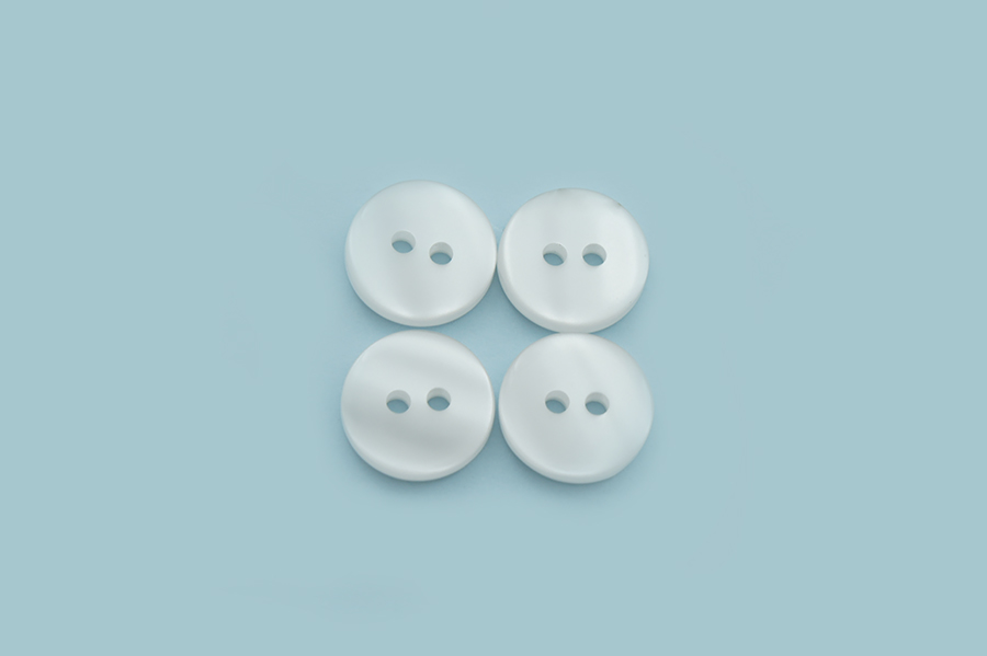 Гудзик 12 мм Mertbutton 2 отвори перламутр білий 4008-20-999