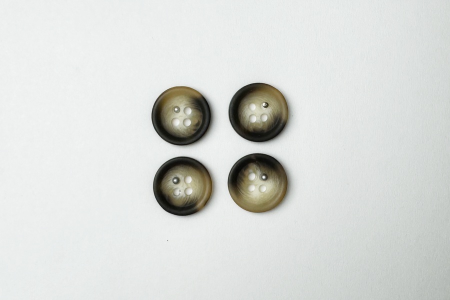 Гудзик 15 мм Mertbutton 4 отвори класичний різнокольоровий 2607-24-12