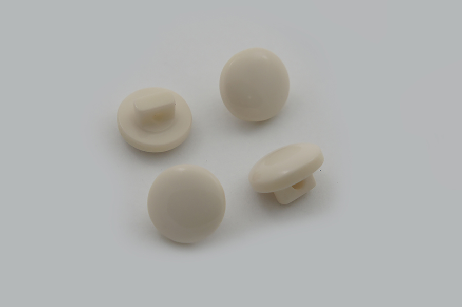 Гудзик на ніжці 11 мм Mertbutton однотонний молочний