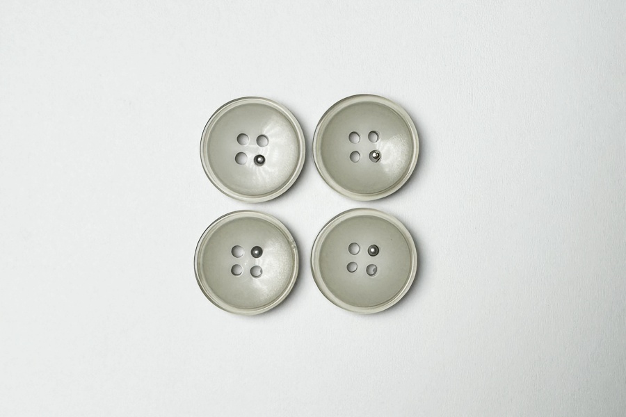 Гудзик 20 мм Mertbutton 4 отвори класичний молочний сірий