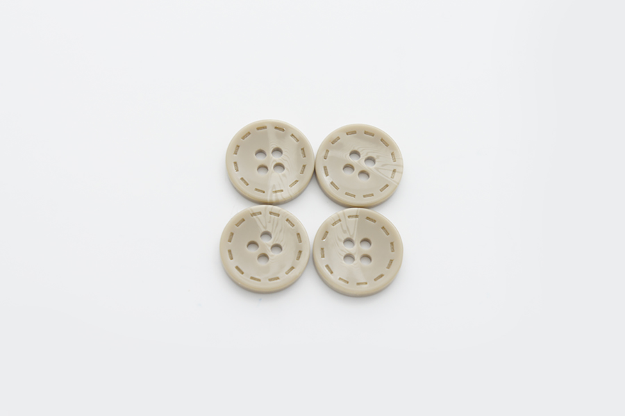 Гудзик 18 мм Mertbutton 4 отвори класичний бежевий 13-28-0150